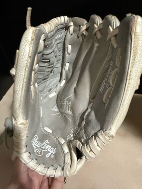 Rawlings 11” Girls' Highlight Series Softball Glove Gray